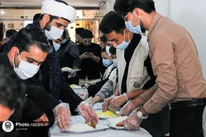 پذیرایی دانش&zwnj;آموزان دبیرستان امام رضا(علیه&zwnj;السلام) واحد چناران از زائرین پیاده دهه آخر صفر