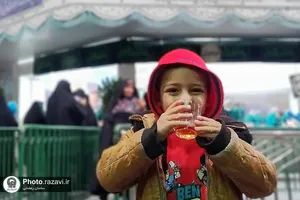 به صرف چای کنار حضرت