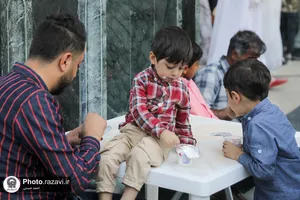 پذیرایی ویژه از زائران غدیر در حرم مطهر رضوی