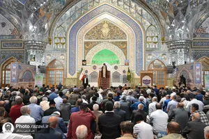 توزیع 8هزار گل متبرک حرم مطهر رضوی