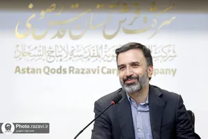 بازدید تولیت آستان قدس رضوی از روند بافت فرش&zwnj;های رواق امیرالمؤمنین علیه&zwnj;السلام
