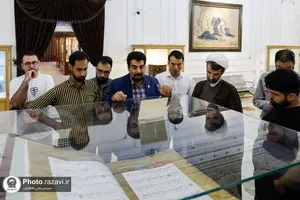تشرف دانشجویان هنر دانشگاه تهران به حرم مطهر رضوی