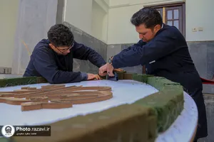 آماده&zwnj;سازی گل&zwnj;آرایی حرم مطهر رضوی در دهه کرامت