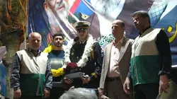 تجلیل از رزمندگان اهل خنداب ناو دنا در اجتماع بزرگ مردمی