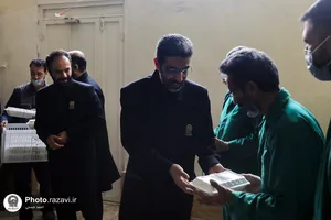 توزیع افطاری بین کارکنان قطار شهری و بهشت رضا علیه السلام