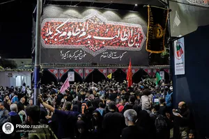 خدمت&zwnj;رسانی خدام حرم مطهر رضوی به زائران اربعین حسینی در سامرا