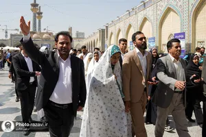 تشرف زوج&zwnj;های جوان به حرم مطهر رضوی