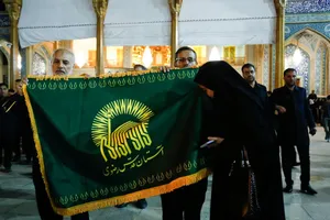 لاله&zwnj;گردانی خادم&zwnj;یاران فارس در سوگ امام رضا (ع) + تصاویر