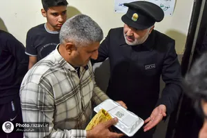 توزیع افطار متبرک حضرت در مساجد مشهد
