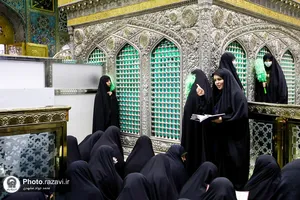 غبارروبی ضریح مطهر حضرت رضا(ع) در آستانه میلاد پیامبر اکرم(ص)