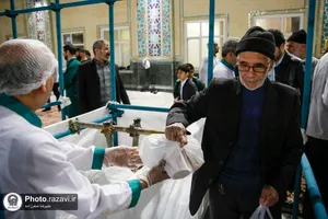 ضیافت افطاری زائران حرم مطهر رضوی در شب میلاد کریم اهل بیت-1