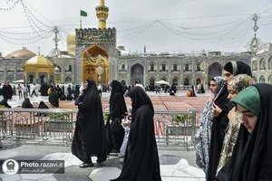 تشرف دانشجویان هنر به حرم مطهر رضوی