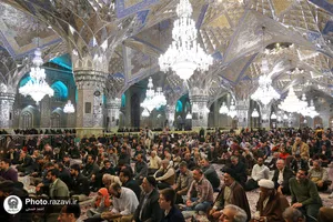 حال و هوای حرم مطهر رضوی در شب میلاد امام حسین علیه&zwnj;السلام