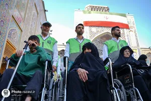 تشرف گروهی زائرین توان&zwnj;یاب به حرم مطهر رضوی