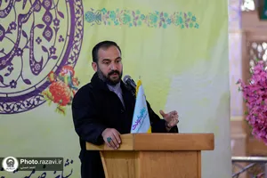 اهدای نشان خادمیاران خواهر رواق کودک