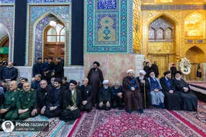 طواف پیکر شهدای خدمت دور ضریح مطهر رضوی