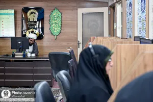 پاسخگویی تلفنی سرپرست مدیریت مراسم حرم مطهر رضوی به مخاطبان سامانه ۱۳۸