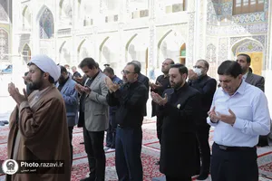 تصاویری از شهید مالک رحمتی در حرم مطهر رضوی