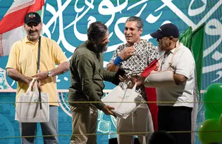 عیدِ بیعت، در میدان ایستادگی