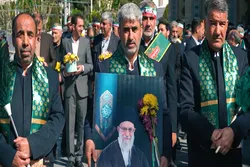 خادمان یگان صیانت، حرم امام رئوف را گلباران کردند