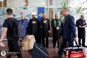 استقبال خدام از زائرین بارگاه منور رضوی