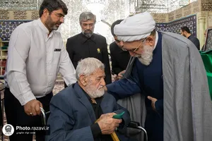 غبارروبی ضریح مطهر رضوی در آستانه دهه &laquo;ولایت و امامت&raquo;