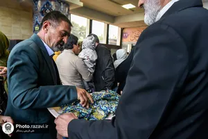 استقبال خدام حرم مطهر رضوی از زائران