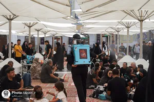 گلاب پاشی و عطر افشانی حرم مطهر رضوی