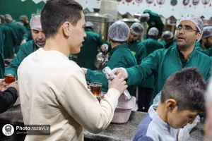 توزیع ۶ هزار ساندویچ در شام شهادت امام جعفر صادق علیه السلام