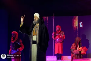 نمایش آئینی &laquo;رد پای خورشید؛ آشناترین غریب&raquo;