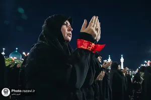 اقامه نماز بر پیکر مطهر رهبر شهید انقلاب در حرم مطهر رضوی