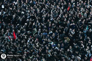 اقامه نماز بر پیکر مطهر رهبر شهید انقلاب در حرم مطهر رضوی