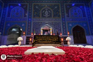 حضور مردم عزادار بر مزار مطهر رهبر شهید انقلاب اسلامی-4
