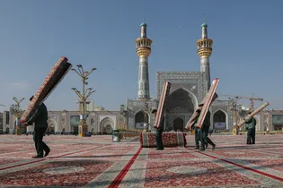 آماده‌سازی حرم مطهر رضوی در آستانه سال نو