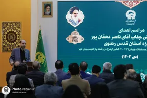 اهدای مدال طلای پاراتنیس روی میز ناصر دهقان&zwnj;پور به موزه حرم مطهر رضوی