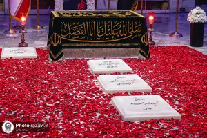 حضور مردم عزادار بر مزار مطهر رهبر شهید انقلاب اسلامی-2
