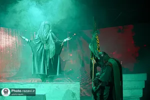 نمایش آئینی &laquo;رد پای خورشید؛ آشناترین غریب&raquo;