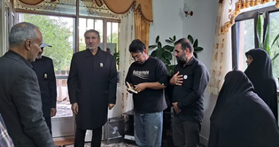 خادم‌یاران سمنان با خانواده شهید جاویدالاثر ناو دنا دیدار کردند