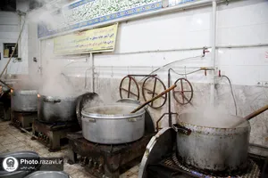 حضور خدام حرم مطهر رضوی در جمع نیروهای خدمت&zwnj;رسان شهر مشهد