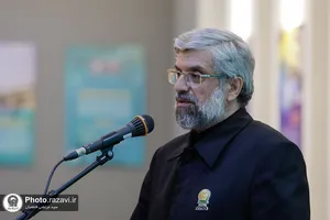 اهدای کاپ قهرمانی تیم ملی والیبال به موزه حرم مطهر رضوی