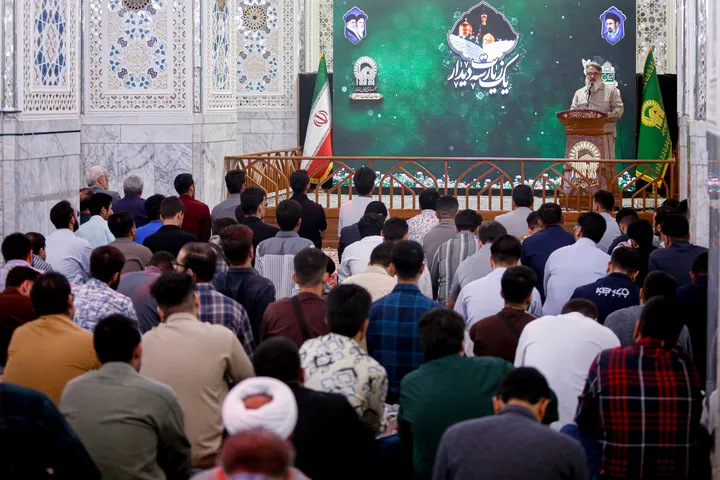 تشرف دانشجو معلمان شاهد و ایثارگر دانشگاه فرهنگیان به حرم مطهر رضوی