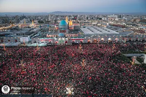 اقامه نماز بر پیکر مطهر رهبر شهید انقلاب در حرم مطهر رضوی