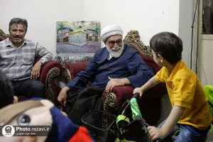 دیدار تولیت آستان قدس رضوی با دو خانواده فرزند پذیر مشهدی