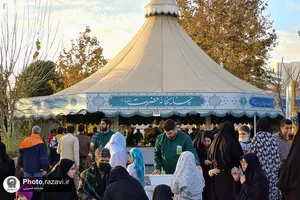 به صرف چای کنار حضرت