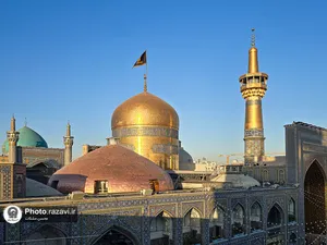 تعویض پرچم حرم امام رضا علیه&zwnj;السلام به مناسبت شهادت حضرت زهرا سلام&zwnj;الله علیها