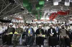 آغاز دهه کرامت در گلستان شهدای اصفهان با آیین عطرافشانی و تجدید میثاق با شهدا/ گزارش تصویری