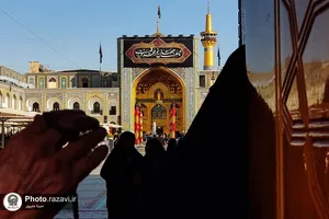 ارادت عزاداران حسینی در حرم رضوی