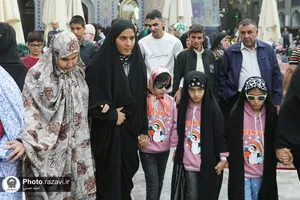 تشرف جمعی از نابینایان به حرم مطهر رضوی