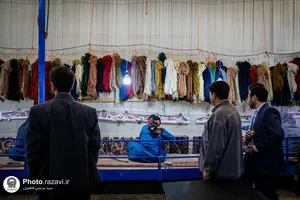 بازدید کارکنان حرم مطهر از شرکت فرش آستان قدس رضوی