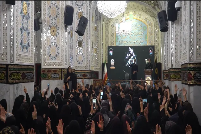 سکوت، زبان دومِ این حرم است…
و «اشاره مهر»، زبان آن.